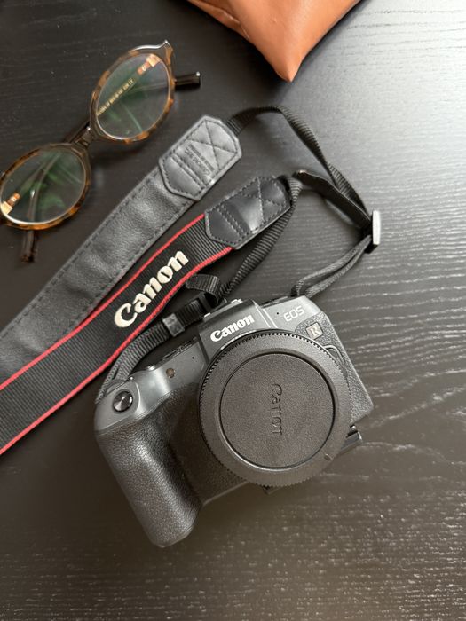Беззеркалка Canon RP body