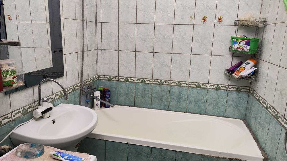 Урганч шахар марказида. 3-хонали квартира сотилади