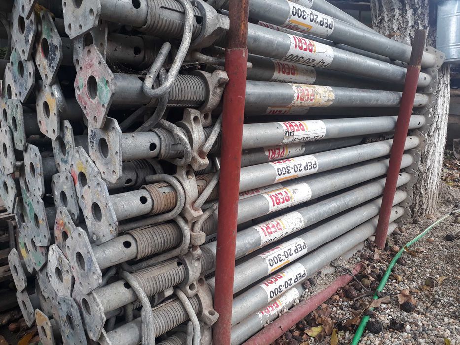 Popi metalici  reglabili zincati de 3m Peri 20-300