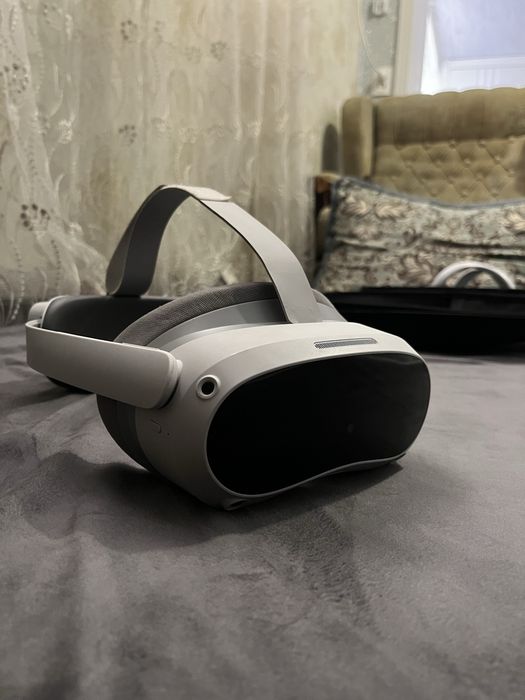 VR шлем Pico 4 128 ГБ в идеальном состоянии.