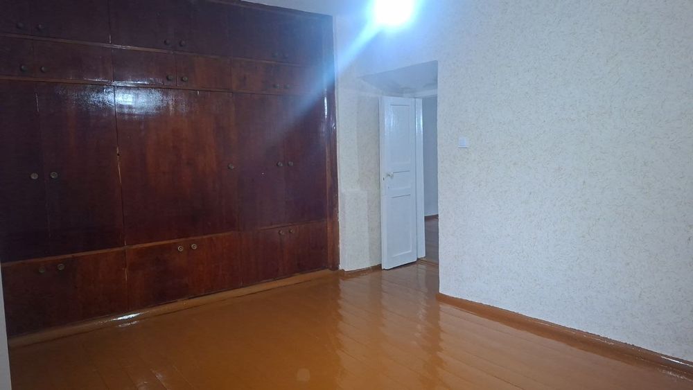 Срочно уй сотилади.