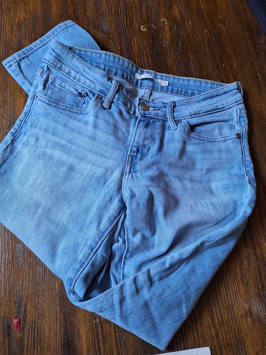 Джинсы женские Levis.