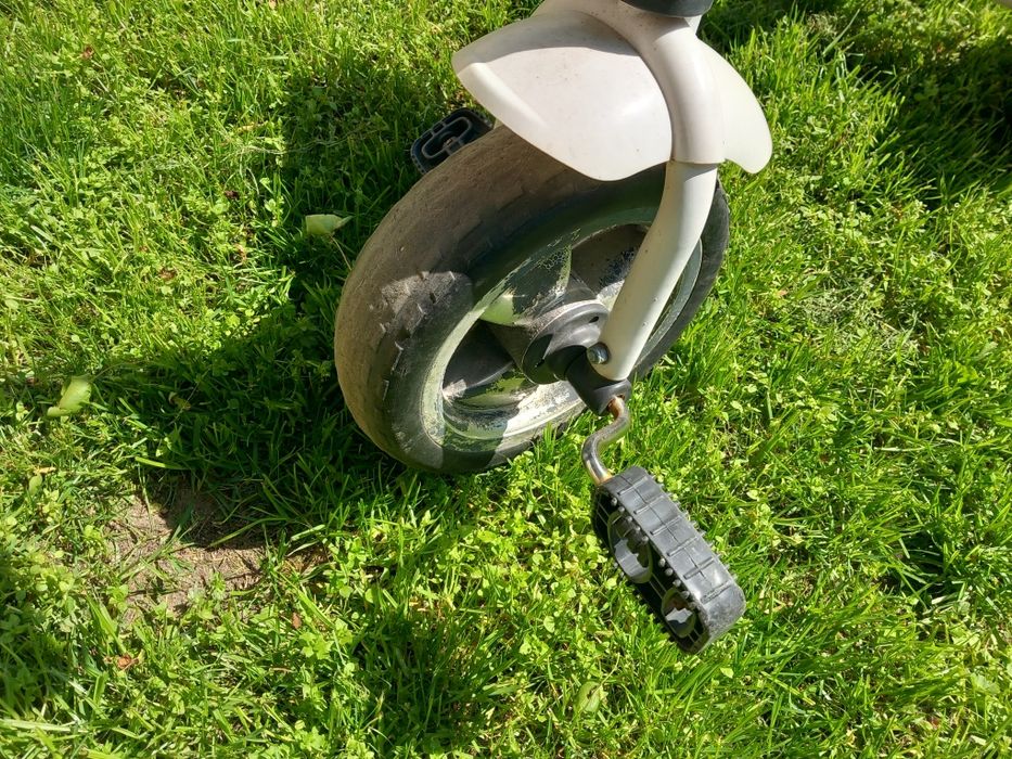 Бяла триколка колело