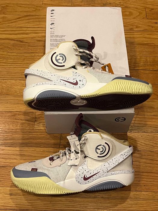 Adidasi noi cu etichetă