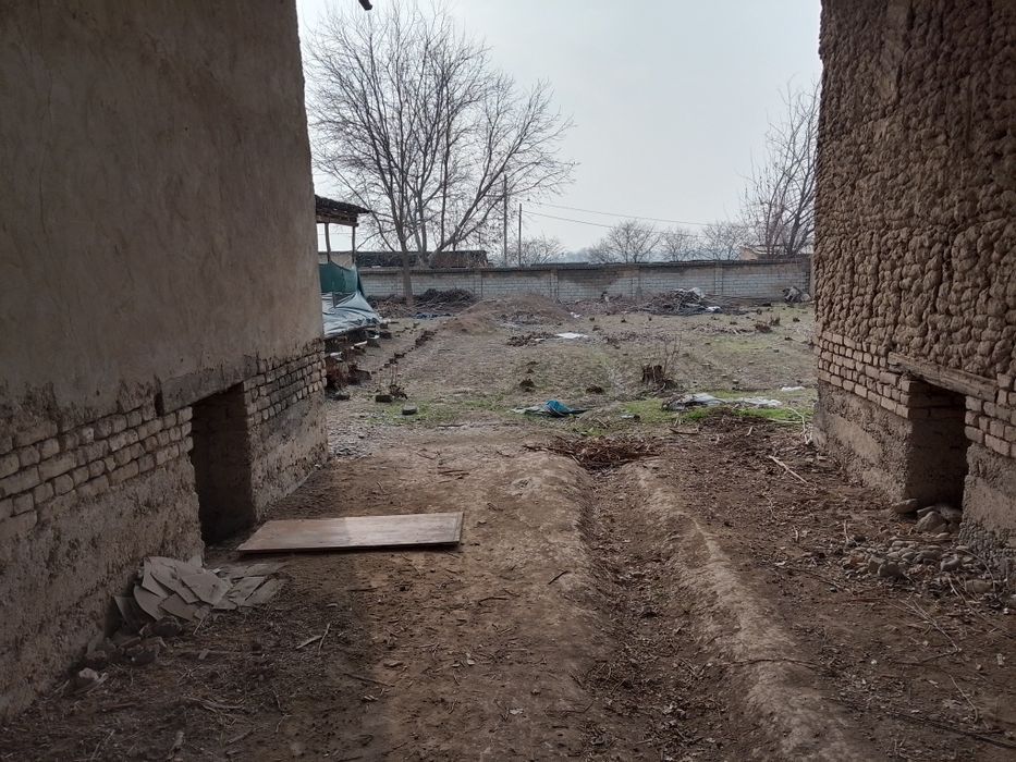 Zangiota hovli sotiladi