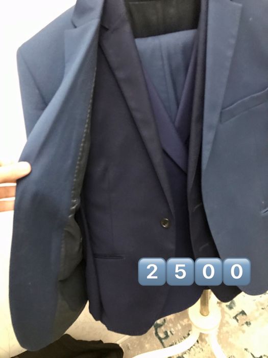 Арзан бағада киімдер сатылады