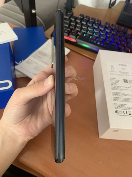 Vivo Y53s.