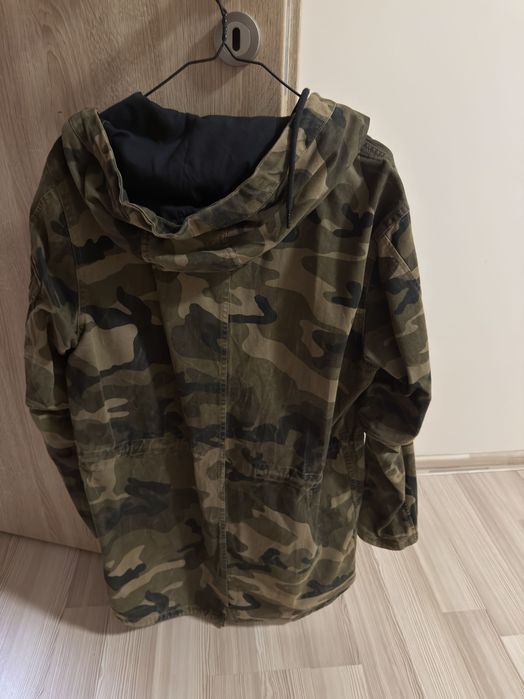 Дълго камуфлажно яке - Bershka / M
