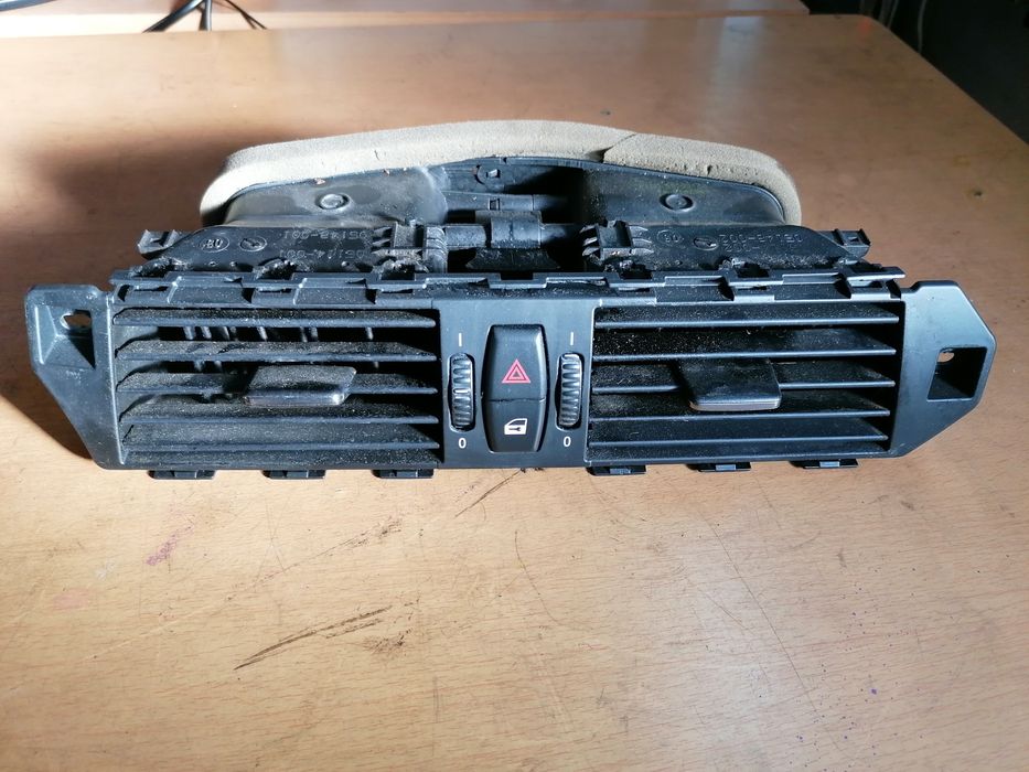 Grilă ventilație bord BMW seria 5 E60 an 2005