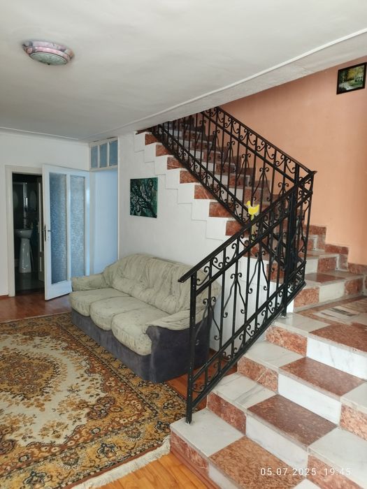 Vând casă mare tip vila
