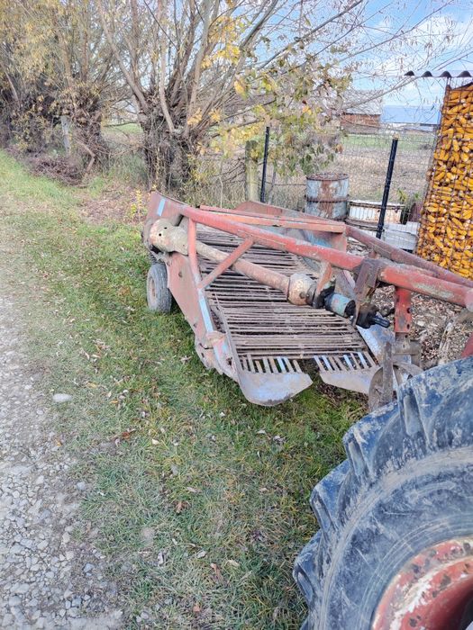 Vând mașina de scos cartofi