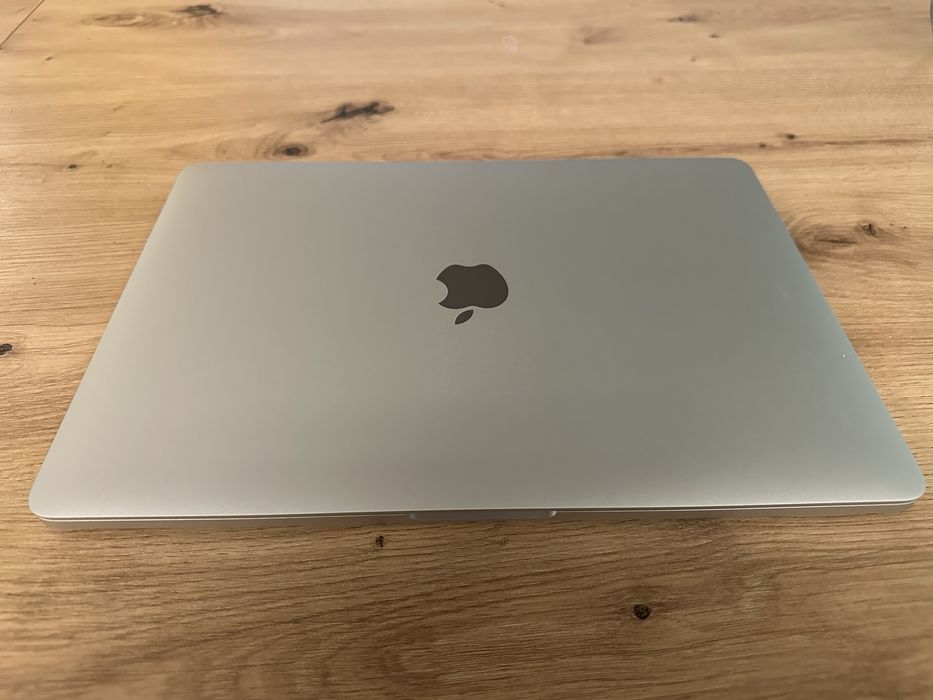 MacBook Pro 13 2019 | Мощен i7 | 16GB RAM | Само 148 цикъла!
