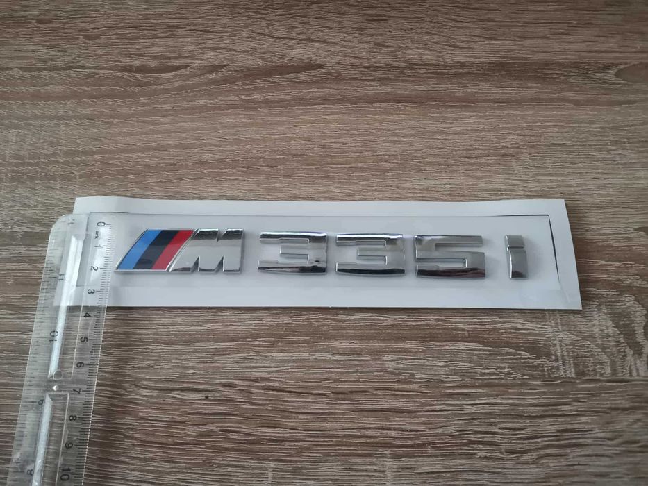 BMW М335i сребрист гланц емблема
