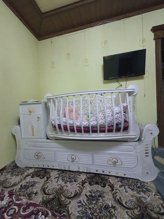 Bolalar uchun karavat divani shkofchasi