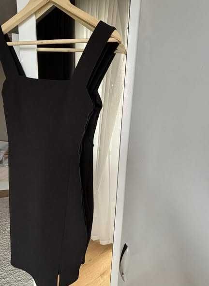 Черна рокля