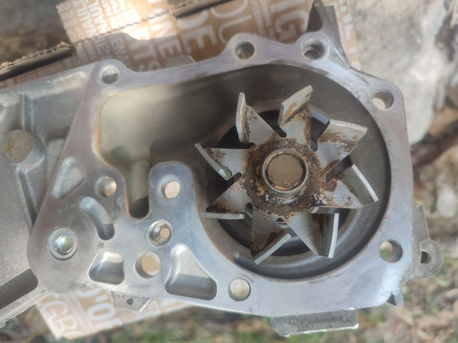 Водна помпа DACIA