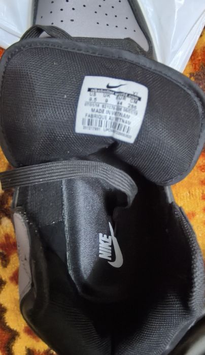 Продам кроссовки