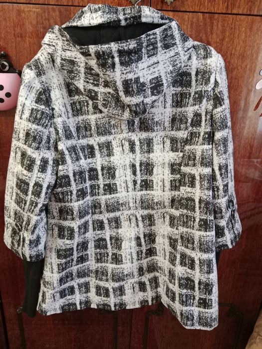 Продаю пальто осень-весна