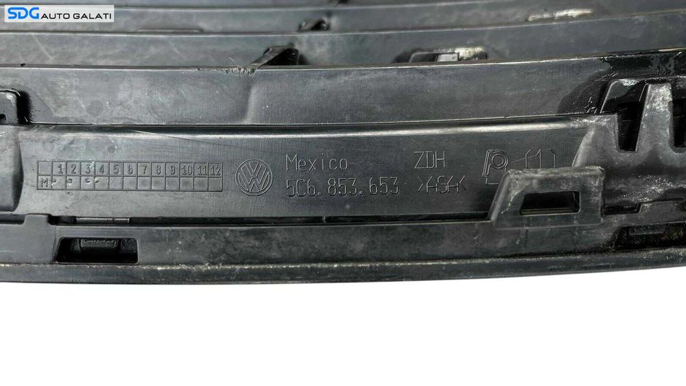 Grila Centrala cu Emblema Bara Spoiler Fata Volkswagen Jetta 4 2011 - 2014 Cod 5C6853653 [L5324]