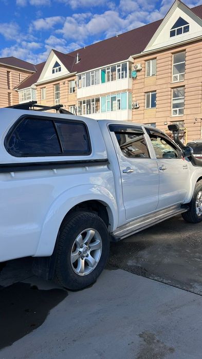 Продам авто Toyota Hilux 2011г