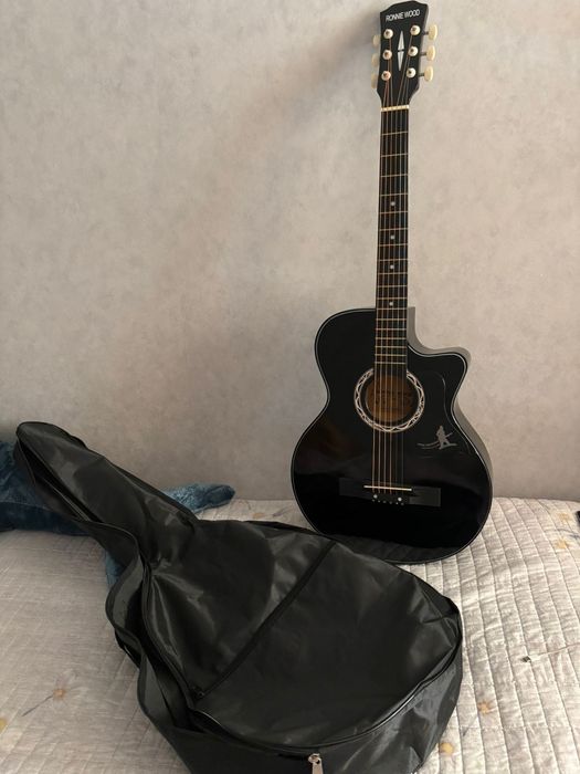 Продам гитару. Новая.