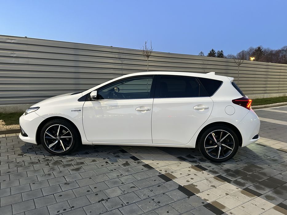 Toyota Auris 1.8 Hybrid | Istoric complet