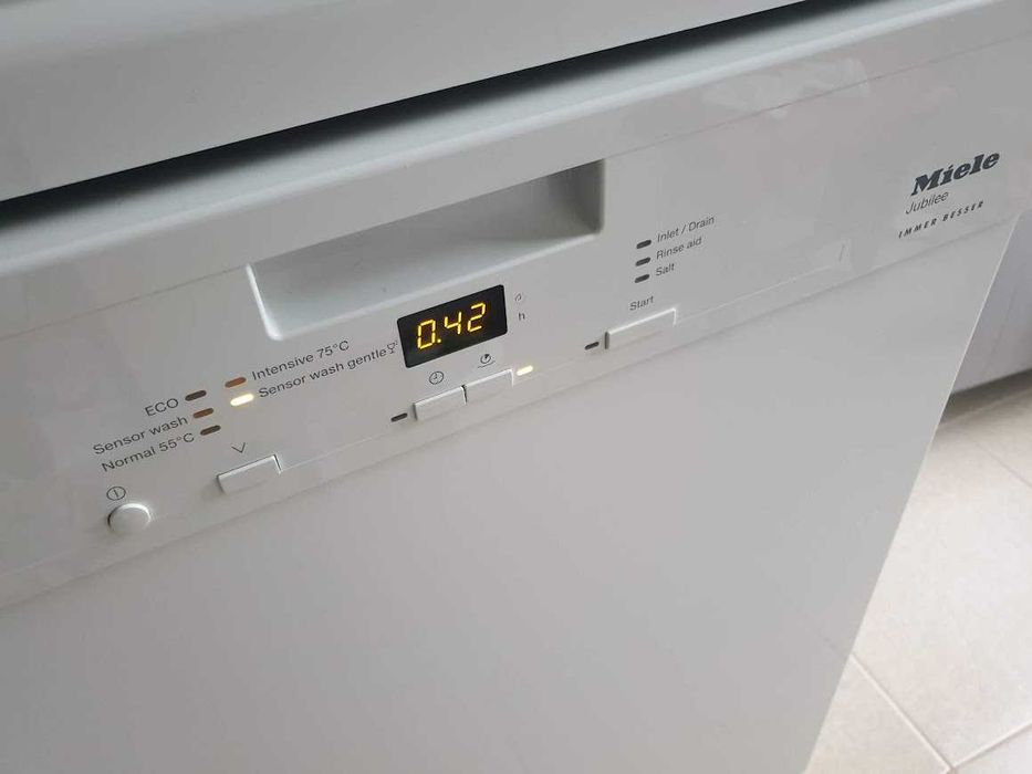 UK - Miele Съдомиялна - 14 Комплекта - Свободностояща - 60см