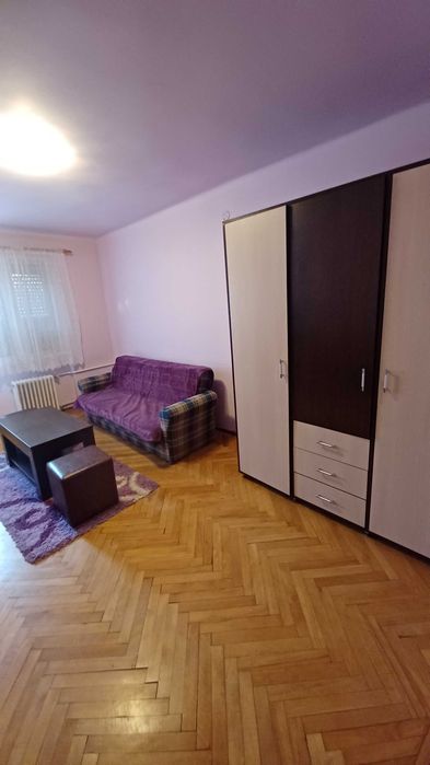 Inchiriez apartament 2 camere la podgoria, mobilat, 250 Euro+ garantie informatii la telefon 0770231418.