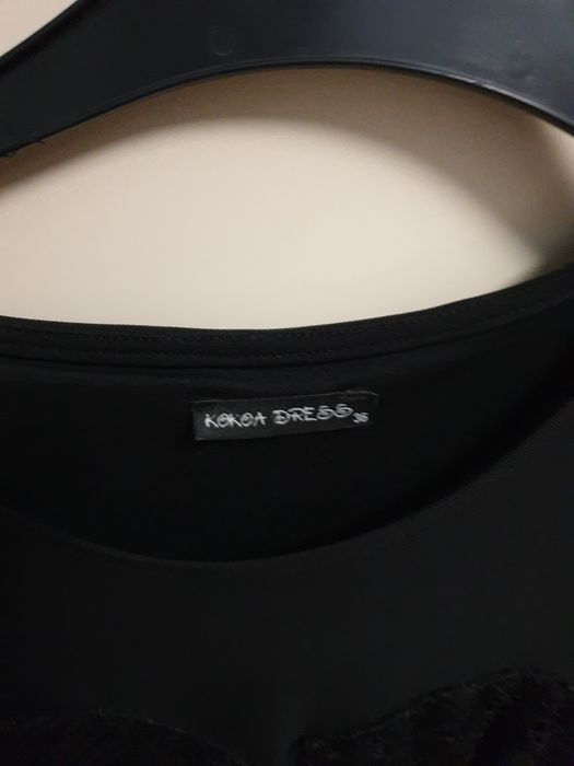 Рокля със златисто коланче s размер и обувки 37 номер