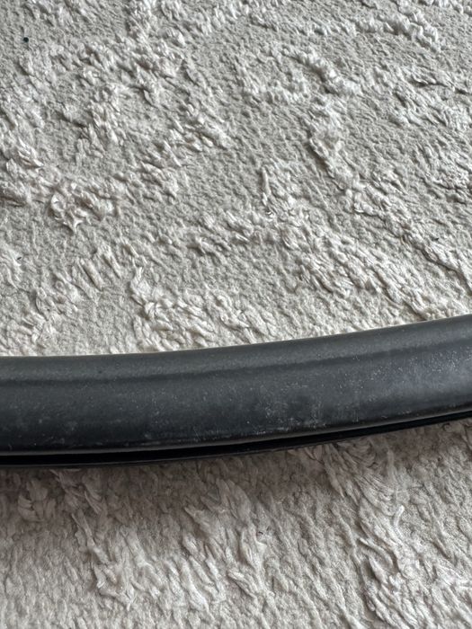 Уплотнитель двери Camry 30, левый передний в отличном состоянии