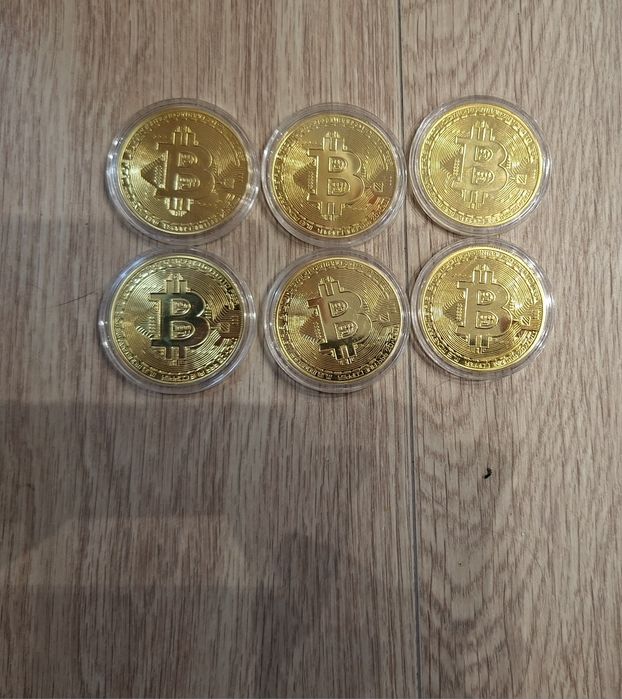 Монети с логото на Биткойн