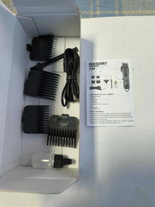 Masina de tuns parul cu acumulator Geemy cu afisaj