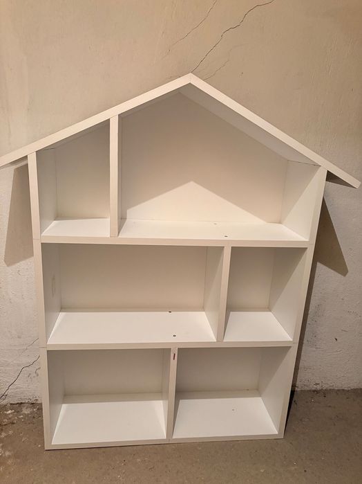 Етажерка - къщичка