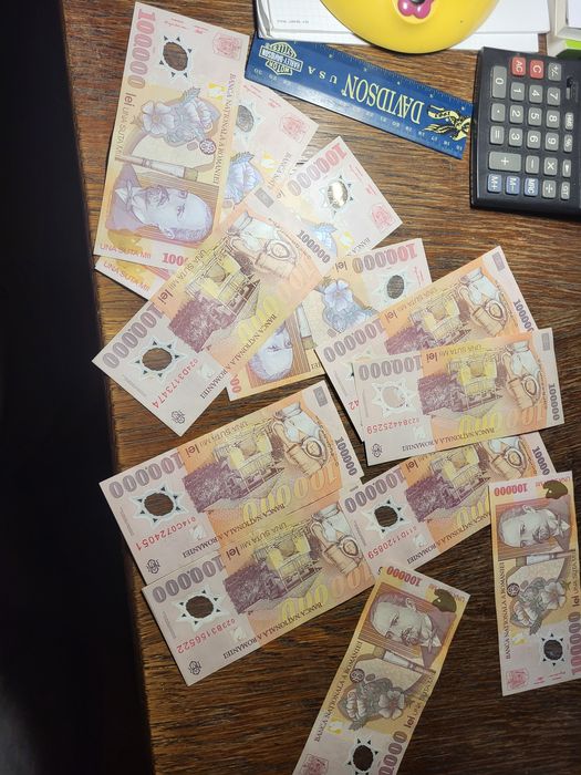 Vand bancnote de 100.000 lei