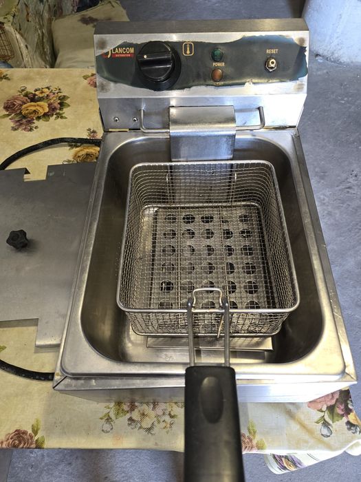 Friteuză electrică profesională (sau friteuză HoReCa) din INOX. Lancom