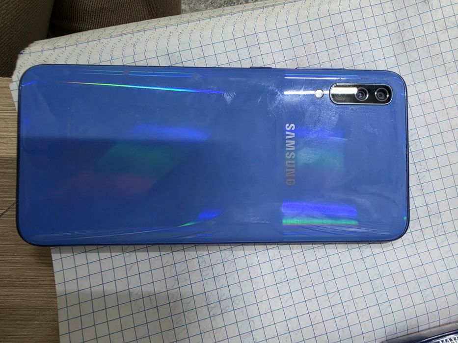 Продаётся телефон самсунг а70 Samsung a70