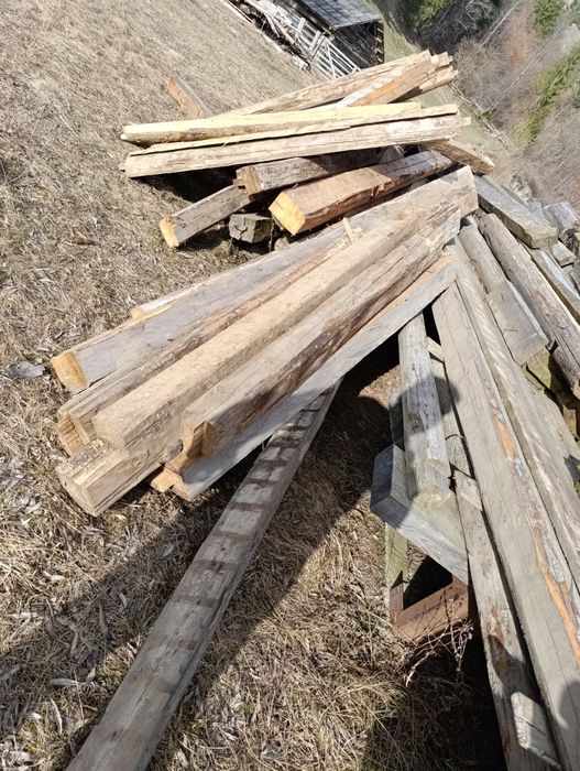 Vând lemn uscat din demolari