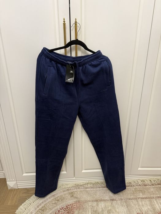 Спортивный костюм от бренда Aleklee