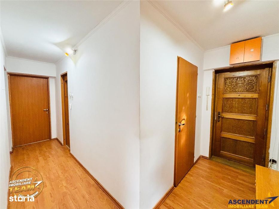 FILM! Apartament 3 camere,decomandat, spatios,luminos,2 bai,Targu Secu