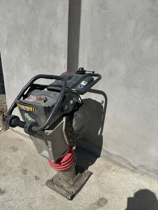 Inchiriez Mai Compactor