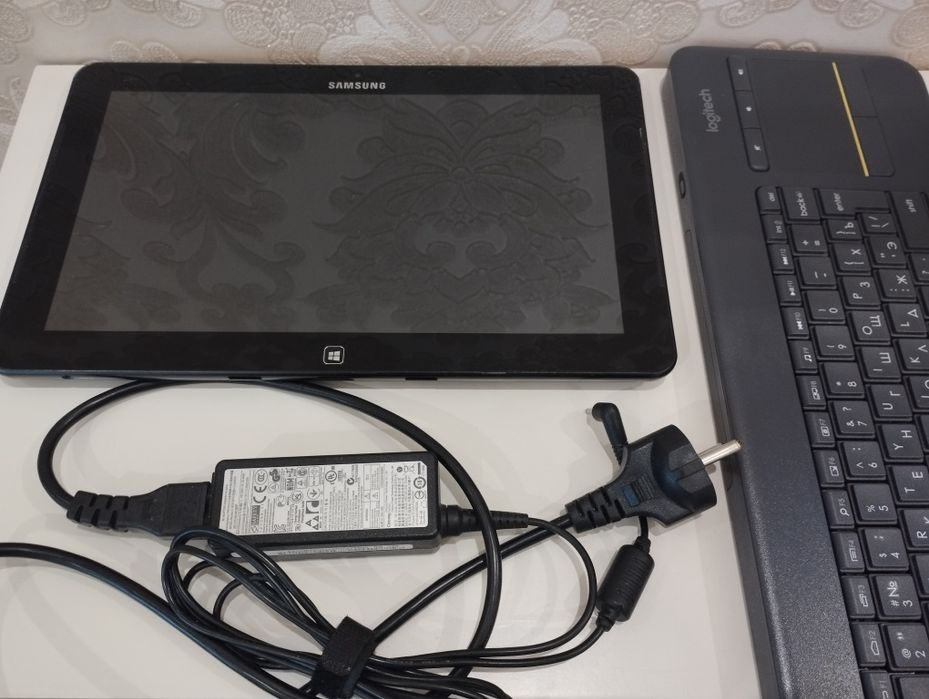 Планшет Samsung с клавиатурой