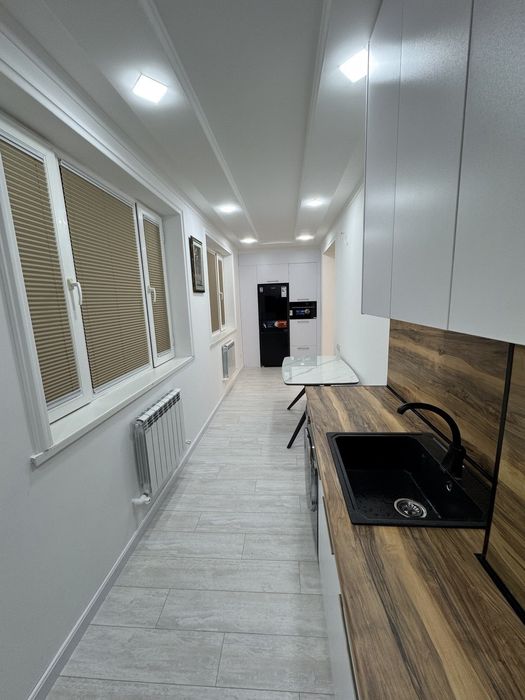 3 комн. ЦУМ,  между метро Ойбек и Космонавтов. Евроремонт! Своя!!