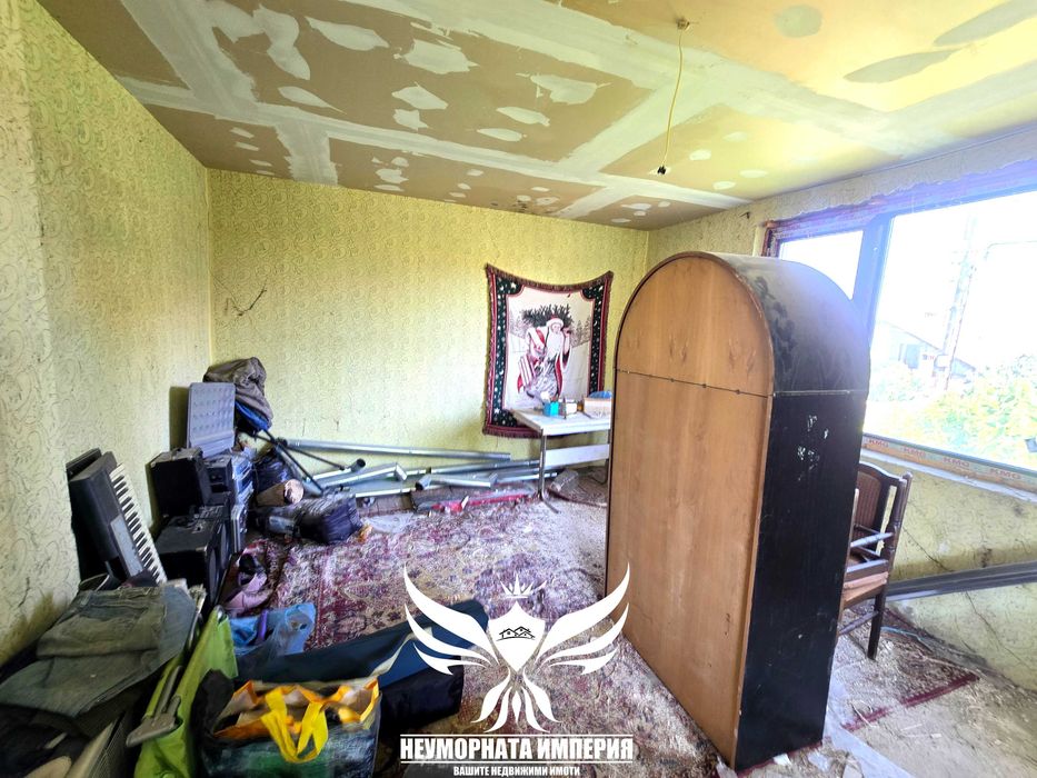 Продавам двуетажна къща 160РЗП и селскостопанска сграда 50кв.м. с широк двор 850кв.м. в с.Тополово