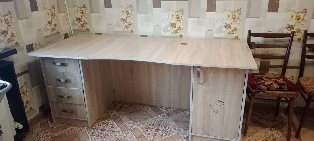 Продам стол большой