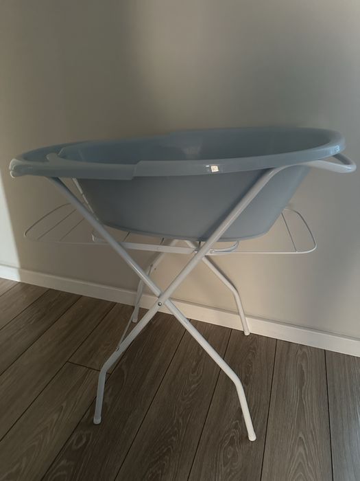 Продам ванночку с подставкой