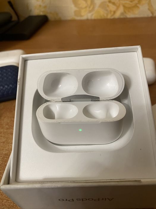 Кейс airpods pro 2 type-c модель в идеальном состоянии б/у