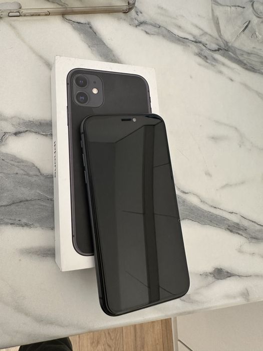 Айфон 11 продаю.