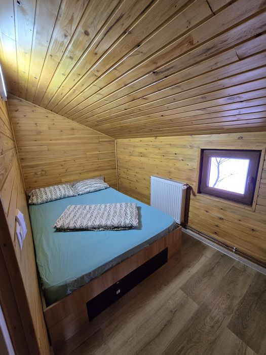 Închiriez cabană cu ciubăr