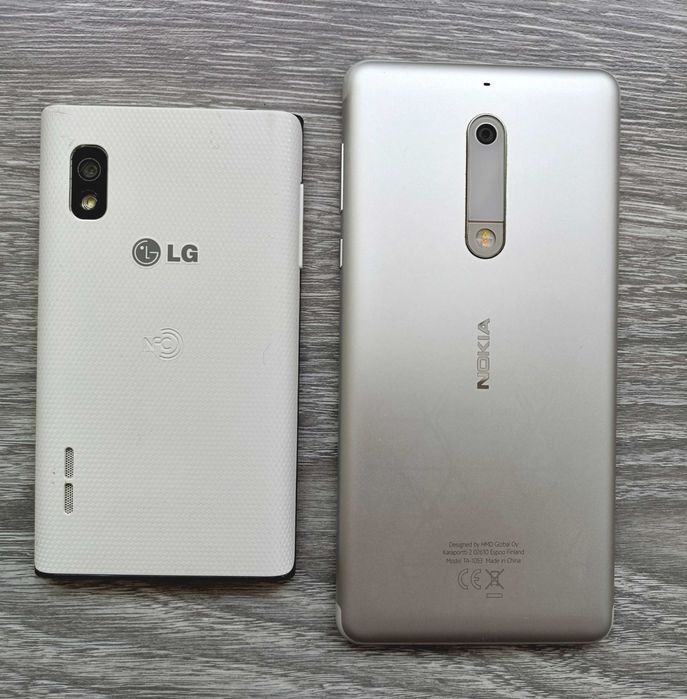2 telefoane mobile la un singur preț