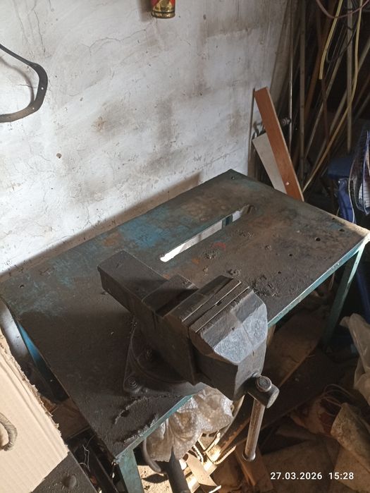 Продам тиски вместе с верстаком